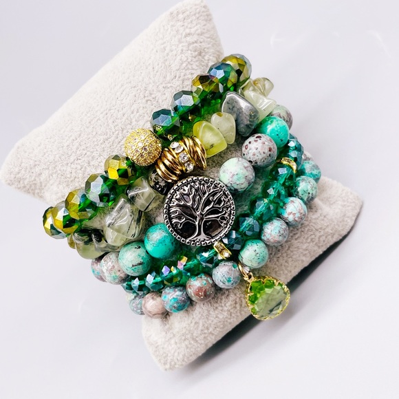Jewelry - Green healing stones bracelets